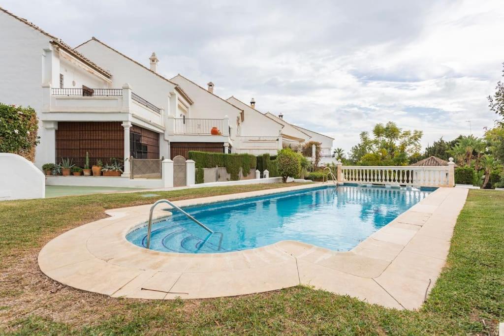 Stylish Spanish 3 Bd Townhouse On The Golden Mile 马尔韦利亚 外观 照片