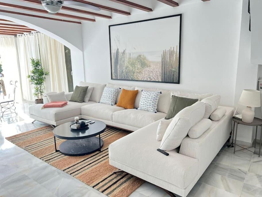 Stylish Spanish 3 Bd Townhouse On The Golden Mile 马尔韦利亚 外观 照片