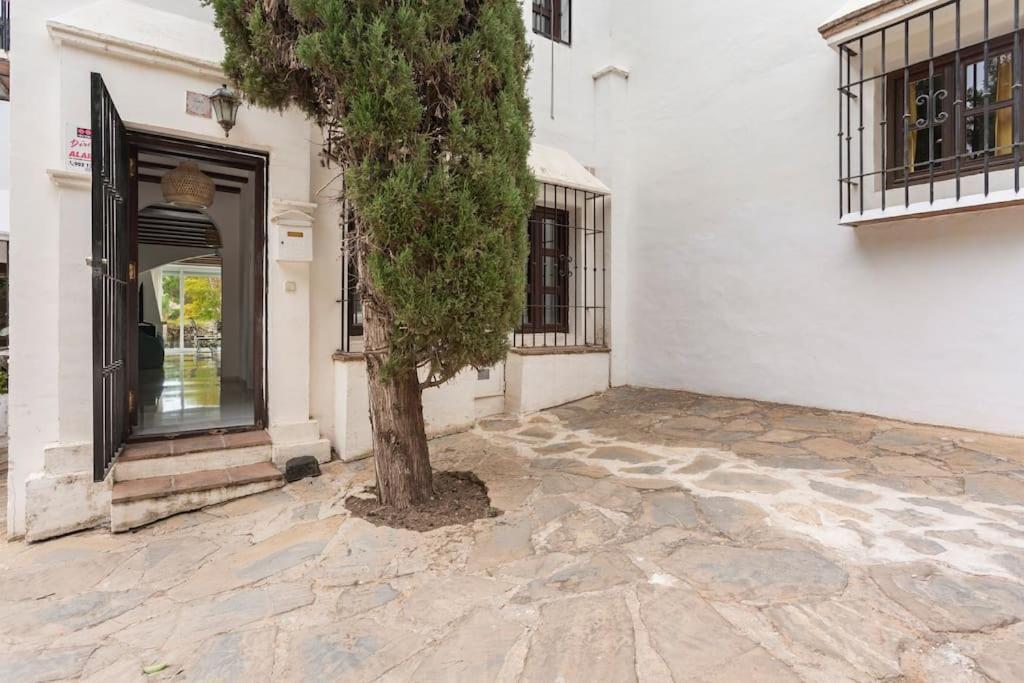 Stylish Spanish 3 Bd Townhouse On The Golden Mile 马尔韦利亚 外观 照片