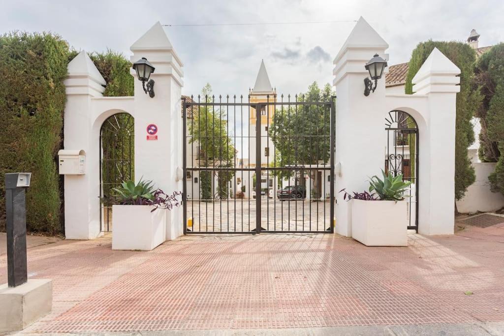 Stylish Spanish 3 Bd Townhouse On The Golden Mile 马尔韦利亚 外观 照片