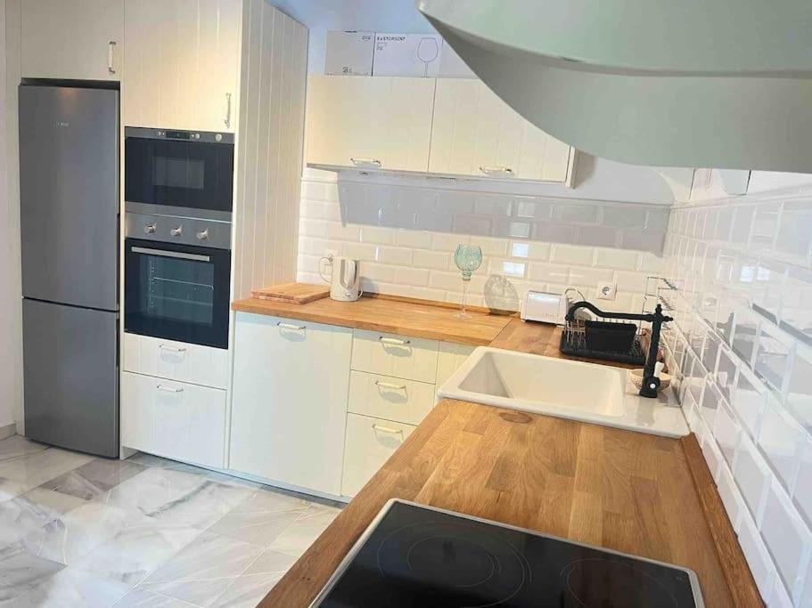 Stylish Spanish 3 Bd Townhouse On The Golden Mile 马尔韦利亚 外观 照片