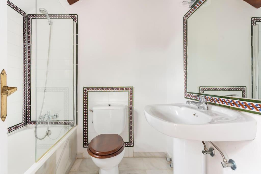Stylish Spanish 3 Bd Townhouse On The Golden Mile 马尔韦利亚 外观 照片