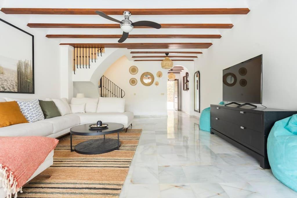 Stylish Spanish 3 Bd Townhouse On The Golden Mile 马尔韦利亚 外观 照片